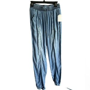 ✅Coco + Jaimeson Chambray Jogger Tie-Waist Smocked Waist Pant